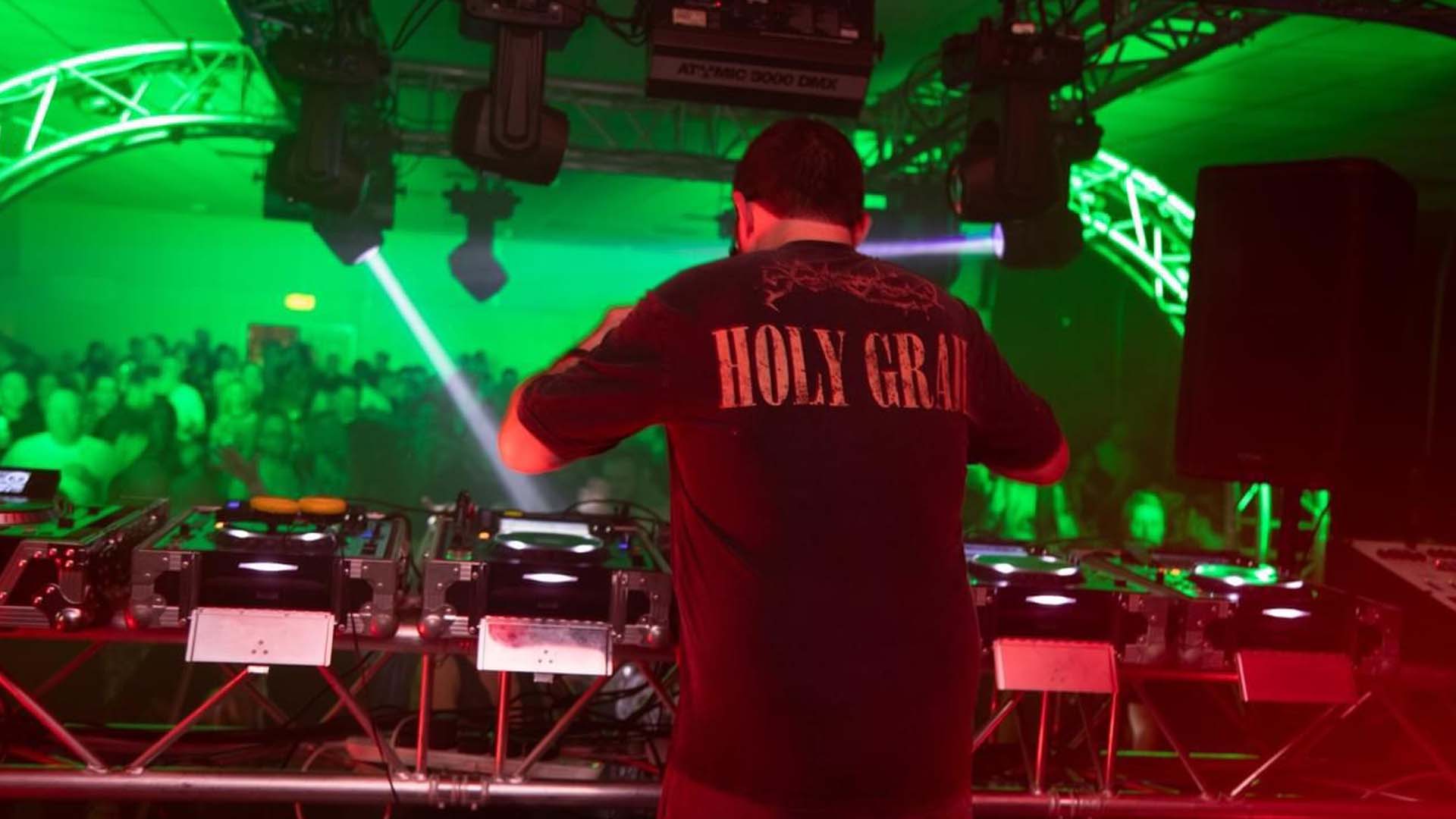Judge-Jules-performing-at-Runnymede-Hall